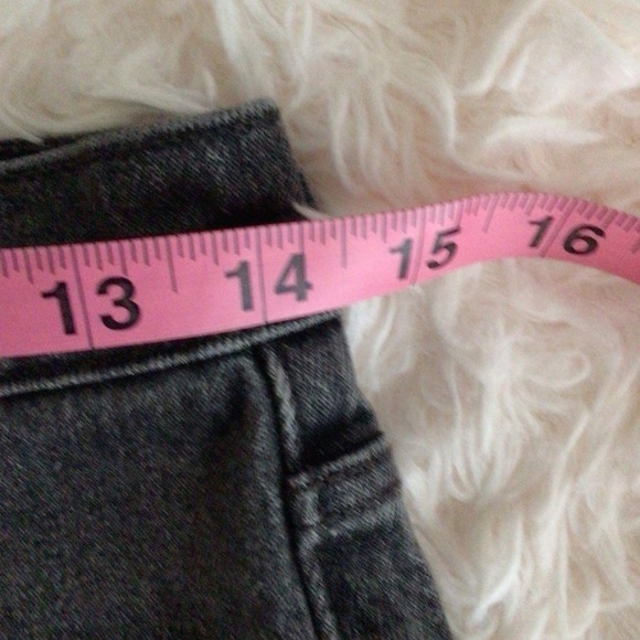 Womens Levi’s 501 Cut off Jean Shorts - Picture 6 of 7